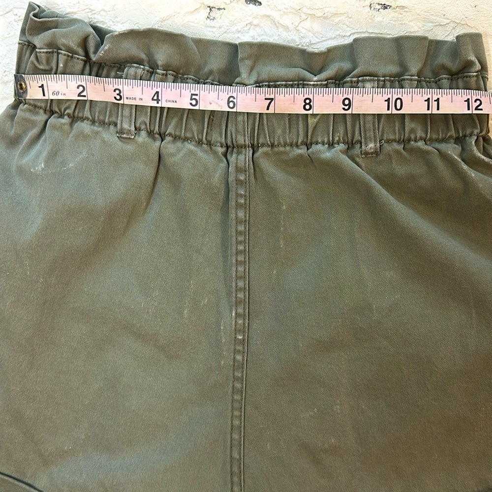 ✨✨Ultra High Rise Cargo Shorts✨✨ - Picture 3 of 4